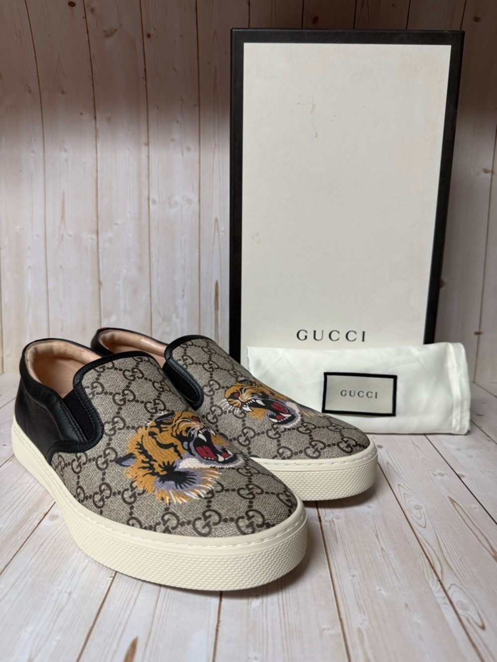 Gucci GG Supreme Tiger Slip-On Sneakers Beige Multi Sz 9.5G / 10US